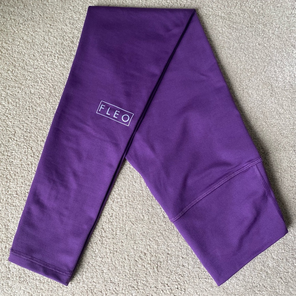 FLEO el toro 28” leggings size small bounce fabric plum